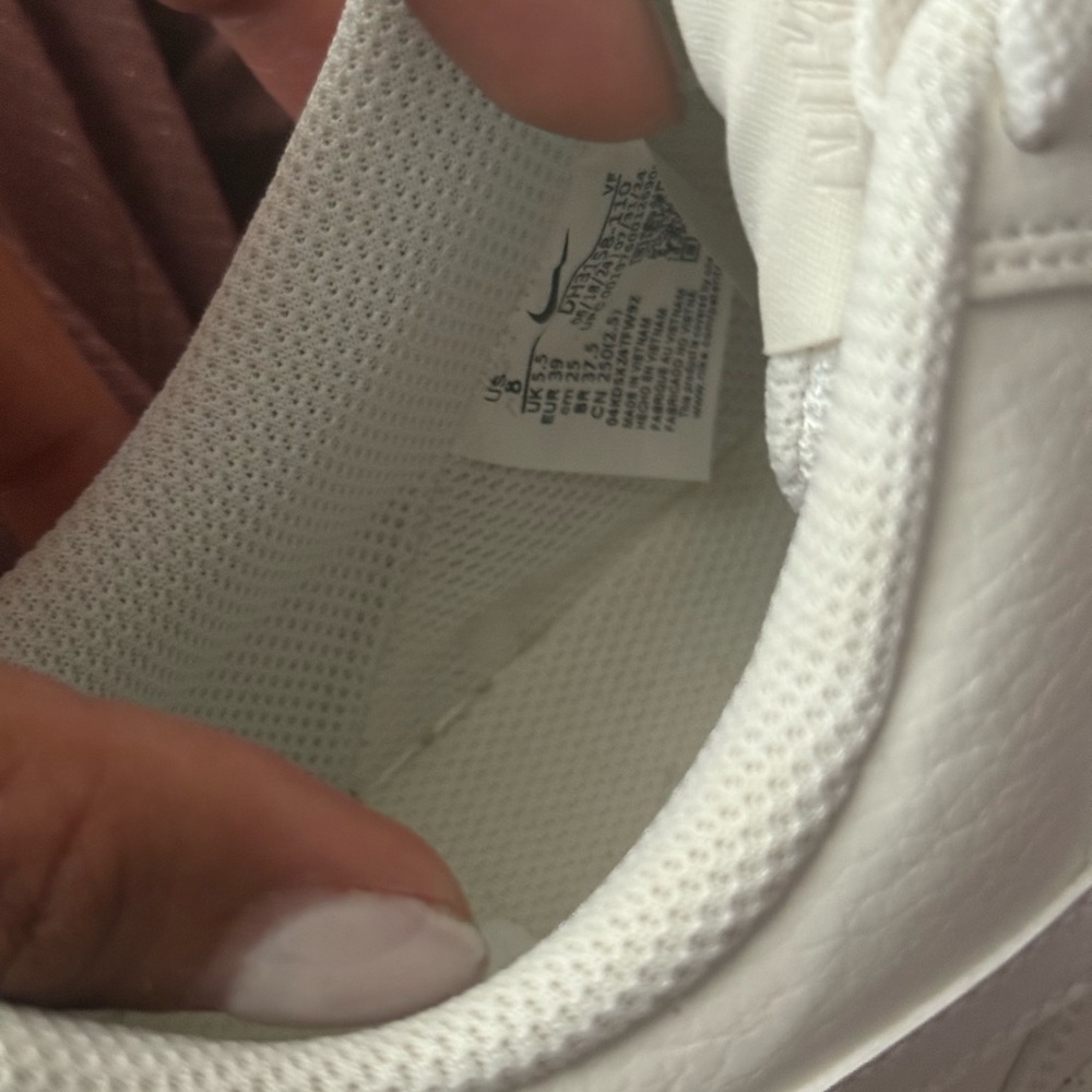 NWT Nike Women's White Sneakers - Picture 6 of 7